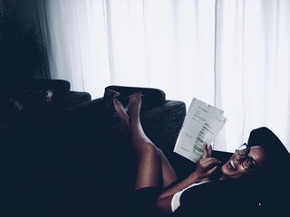 Débora Monteiro feet photo 15