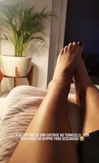 Débora Monteiro feet photo 7