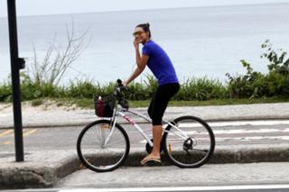 Débora Nascimento feet photo thumbnail