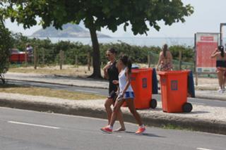 Débora Nascimento feet photo thumbnail