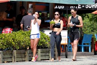 Débora Nascimento feet photo thumbnail