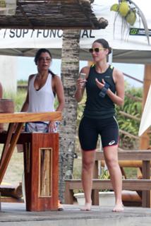 Débora Nascimento feet photo thumbnail