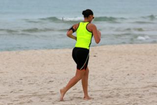 Débora Nascimento feet photo thumbnail