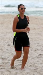 Débora Nascimento feet photo thumbnail