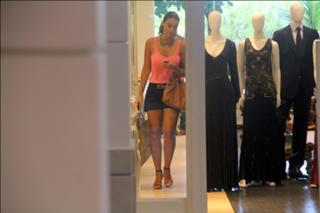 Débora Nascimento feet photo thumbnail