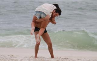 Débora Nascimento feet photo thumbnail