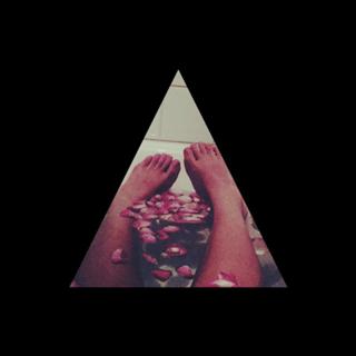 Débora Nascimento feet photo thumbnail