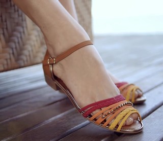 Débora Nascimento feet photo thumbnail