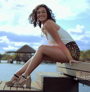 Débora Nascimento feet photo thumbnail