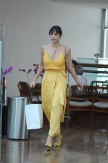 Débora Nascimento feet photo thumbnail