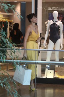 Débora Nascimento feet photo thumbnail