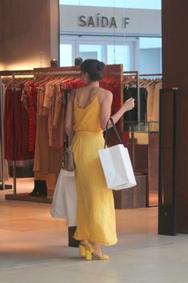 Débora Nascimento feet photo thumbnail