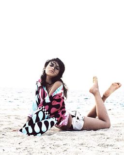 Débora Nascimento feet photo thumbnail