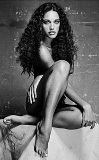 Débora Nascimento feet photo thumbnail