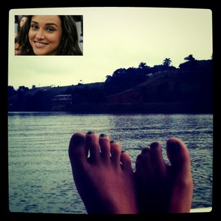 Débora Nascimento feet photo thumbnail