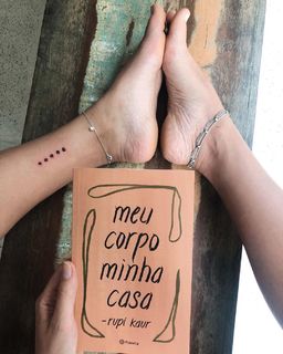 Débora Nascimento feet photo thumbnail