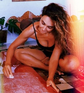 Débora Nascimento feet photo thumbnail