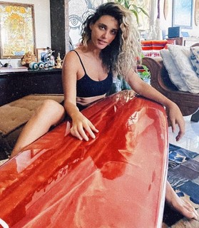 Débora Nascimento feet photo thumbnail