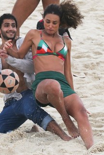 Débora Nascimento feet photo thumbnail