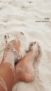 Débora Nascimento feet photo thumbnail