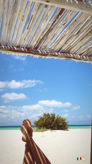 Débora Nascimento feet photo thumbnail