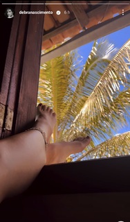 Débora Nascimento feet photo thumbnail