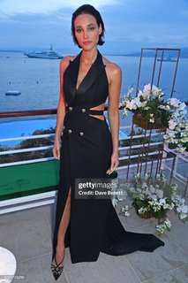 Débora Nascimento feet photo thumbnail