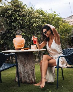 Débora Nascimento feet photo thumbnail