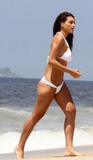 Débora Nascimento feet photo thumbnail