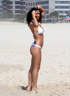 Débora Nascimento feet photo thumbnail