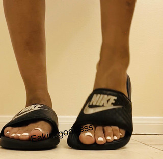 Eboni Adams feet photo 4