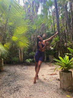 Ebony Obsidian feet photo 4