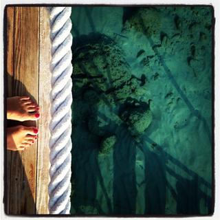 Ebru Akel feet photo thumbnail