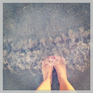 Ebru Akel feet photo thumbnail