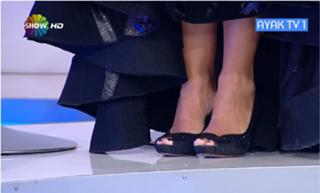Ebru Akel feet photo thumbnail