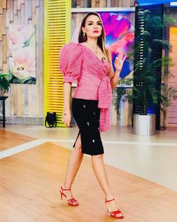 Ebru Akel feet photo thumbnail