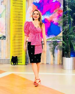 Ebru Akel feet photo thumbnail