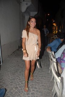 Ebru Akel feet photo thumbnail