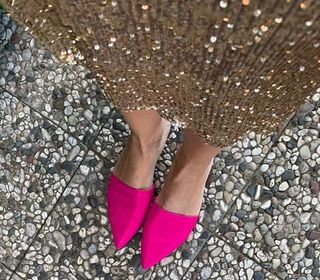 Ebru Akel feet photo thumbnail