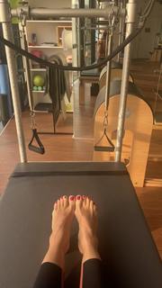 Ebru Akel feet photo thumbnail