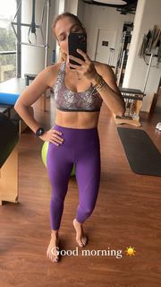 Ebru Akel feet photo thumbnail