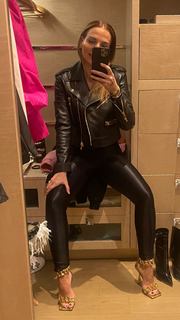 Ebru Akel feet photo thumbnail