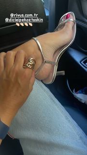 Ebru Akel feet photo thumbnail