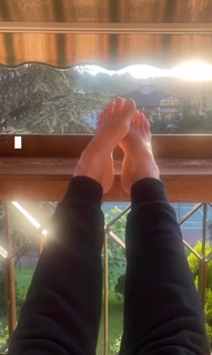 Ebru Akel feet photo thumbnail