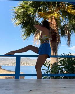 Ebru Akel feet photo thumbnail