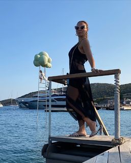 Ebru Akel feet photo thumbnail