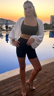 Ebru Akel feet photo thumbnail