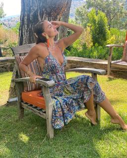 Ebru Akel feet photo thumbnail