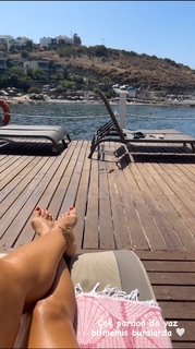 Ebru Akel feet photo thumbnail