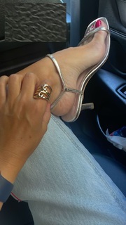 Ebru Akel feet photo thumbnail